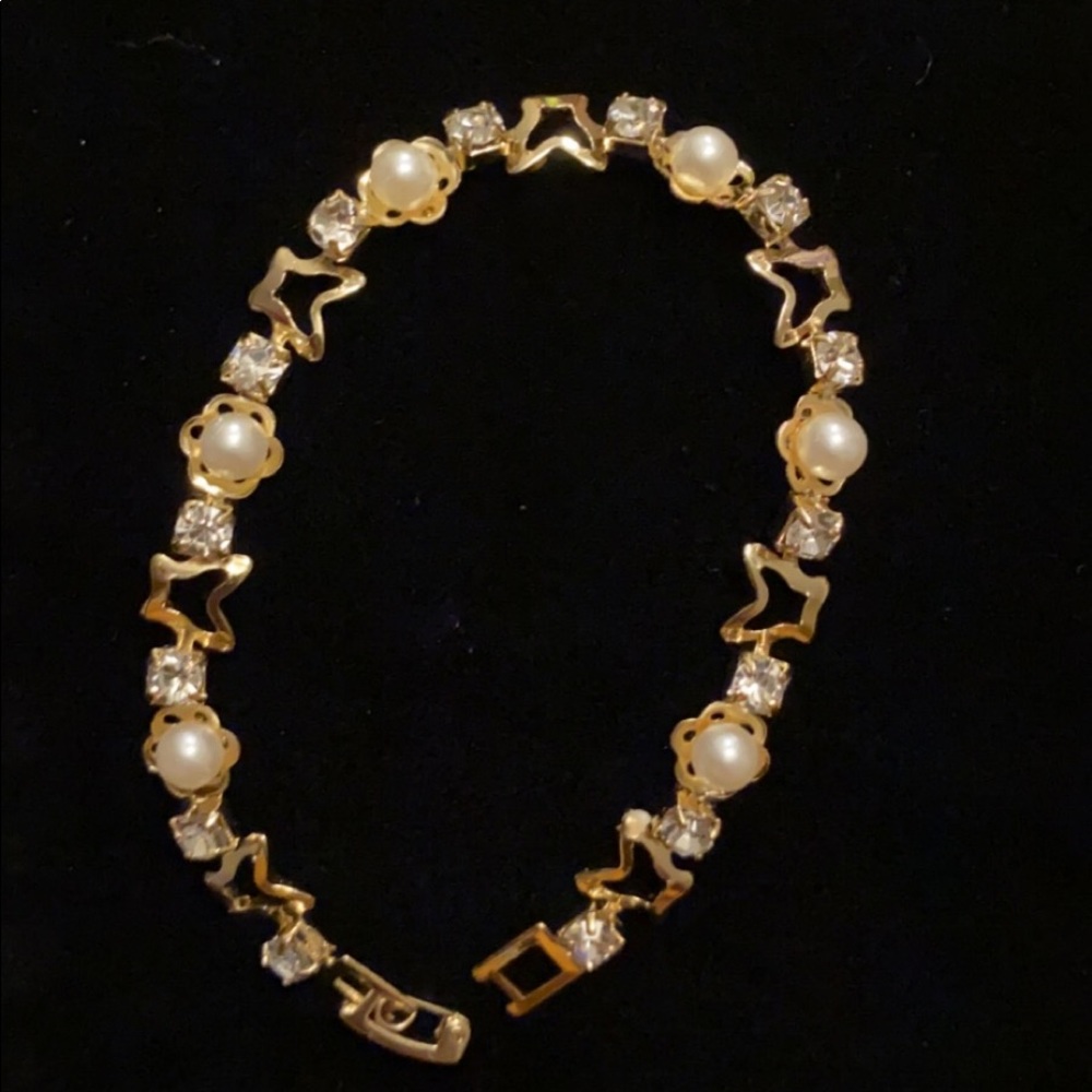 Flower pearl bracelet